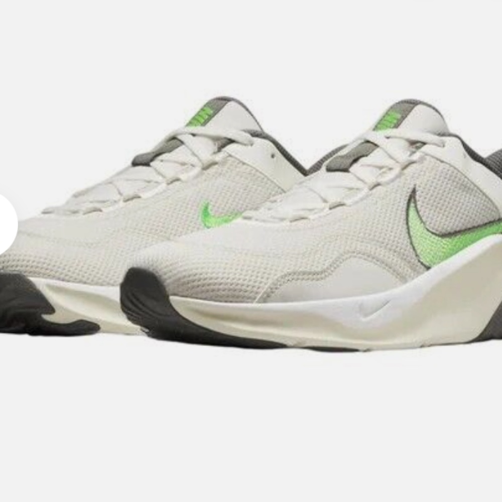 Nike Legend Essential 3 Running Crossfit Shoes - NEW - Size 6.